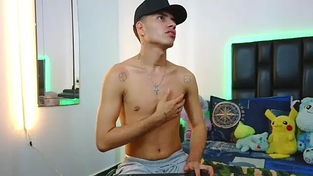 Snapshot of Dereek_Hot chatting on May 13, 2026, 6:55 am Dereek Hot online show from May 13, 2026, 6:55 am