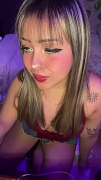 Snapshot of Moon_Velvet_ chatting on March 26, 2026, 1:44 am Moon Velvet online show from March 26, 2026, 1:44 am