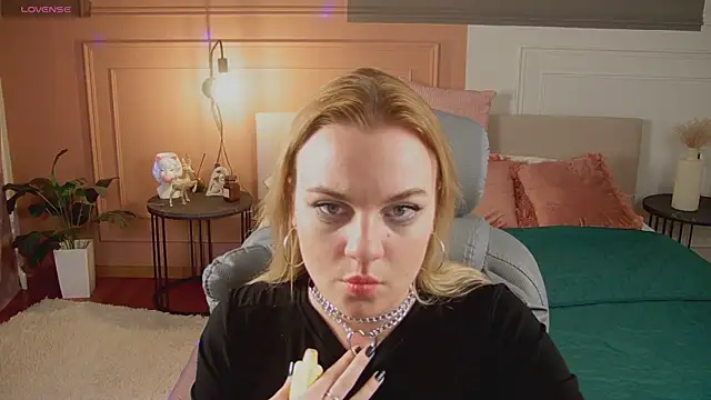 Glow Margo online show from April 6, 2026, 12:52 am