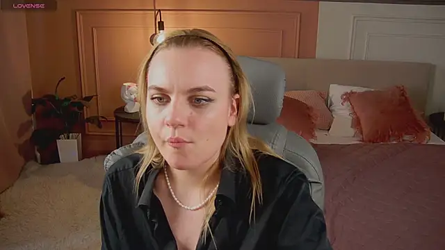 Glow Margo online show from April 11, 2026, 7:45 am