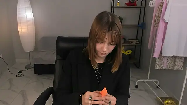 Snapshot of Mali_Cornw chatting on February 28, 2026, 1:01 pm Mali Cornw online show from February 28, 2026, 1:01 pm