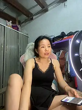 Ivy Trix2 online show from May 14, 2026, 3:52 pm