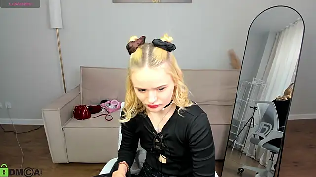 Snapshot of Tessa_Ashe chatting on April 13, 2026, 9:37 am Tessa Ashe online show from April 13, 2026, 9:37 am