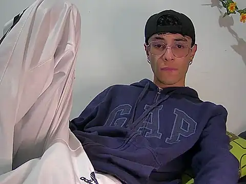 Snapshot of militoveruss2 chatting on March 2, 2026, 10:44 am militoveruss2 online show from March 2, 2026, 10:44 am