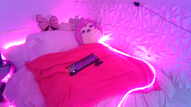 Snapshot of Moongirl117 chatting on February 28, 2026, 4:41 pm Moongirl117 online show from February 28, 2026, 4:41 pm