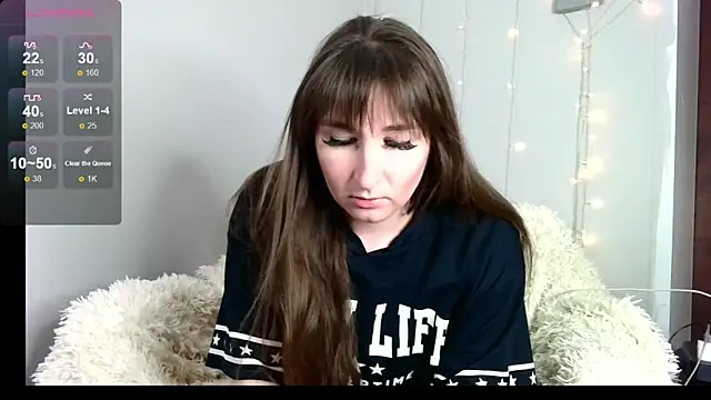 Snapshot of Birdie_Kiss chatting on May 12, 2026, 8:39 pm Birdie Kiss online show from May 12, 2026, 8:39 pm