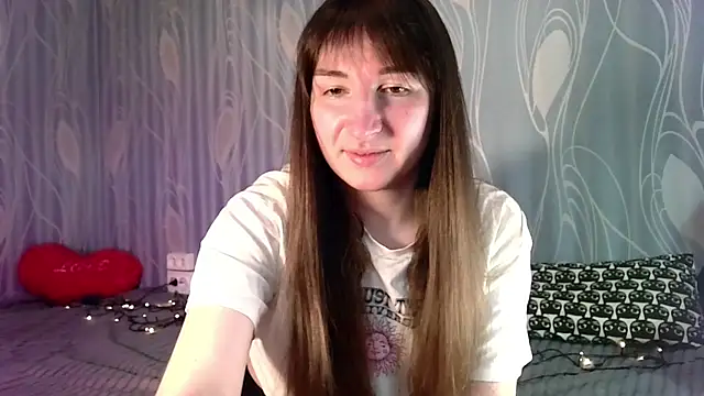 Snapshot of Birdie_Kiss chatting on May 18, 2026, 1:28 pm Birdie Kiss online show from May 18, 2026, 1:28 pm