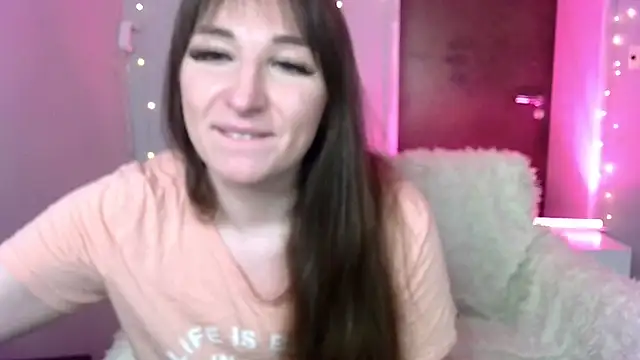 Snapshot of Birdie_Kiss chatting on May 26, 2026, 9:00 pm Birdie Kiss online show from May 26, 2026, 9:00 pm