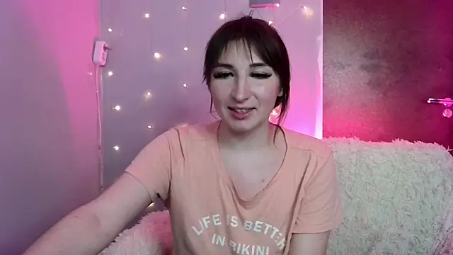 Snapshot of Birdie_Kiss chatting on May 27, 2026, 9:12 pm Birdie Kiss online show from May 27, 2026, 9:12 pm