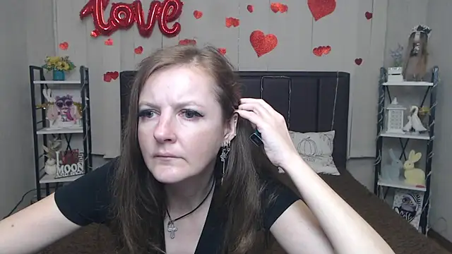 Snapshot of MeganPirs chatting on May 13, 2026, 5:32 pm MeganPirs online show from May 13, 2026, 5:32 pm