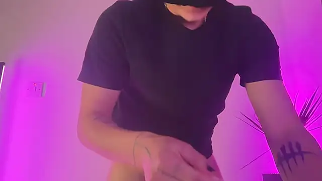 Snapshot of ThirtyDicks chatting on February 28, 2026, 9:05 pm ThirtyDicks online show from February 28, 2026, 9:05 pm