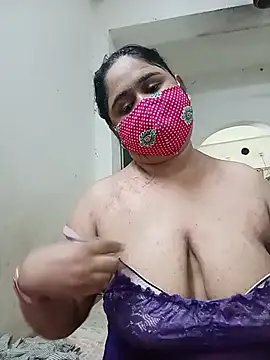Snapshot of diyadey chatting on June 3, 2026, 7:08 pm diyadey online show from June 3, 2026, 7:08 pm