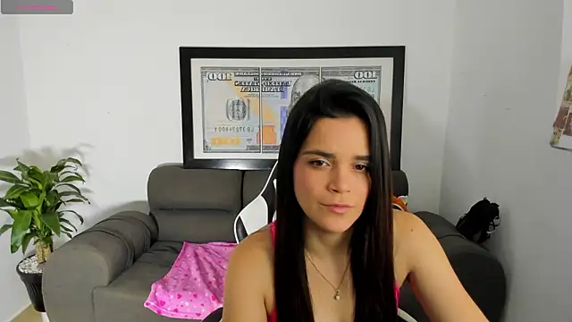 Snapshot of LucianaMoreaux chatting on March 1, 2026, 10:12 pm LucianaMoreaux online show from March 1, 2026, 10:12 pm