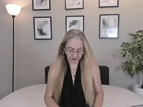 Victoria Firee online show from April 12, 2026, 12:21 pm