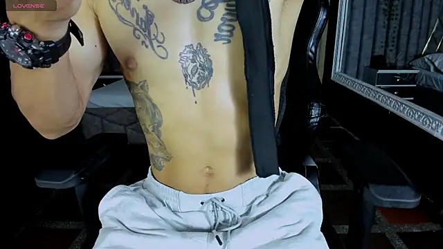 DanteLuxx online show from May 27, 2026, 4:09 am