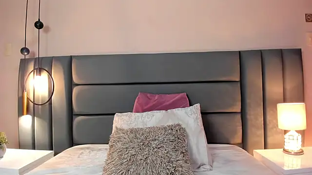 Snapshot of AitanaSantoss chatting on February 27, 2026, 11:54 am AitanaSantoss online show from February 27, 2026, 11:54 am