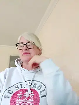 Snapshot of FlirtyFleur-x chatting on March 31, 2026, 10:04 am FlirtyFleur-x online show from March 31, 2026, 10:04 am