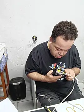 Snapshot of UrsoBissexualPauGrosso chatting on April 30, 2026, 3:18 pm UrsoBissexualPauGrosso online show from April 30, 2026, 3:18 pm
