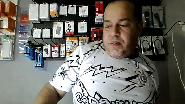 Snapshot of UrsoBissexualPauGrosso chatting on May 3, 2026, 4:40 am UrsoBissexualPauGrosso online show from May 3, 2026, 4:40 am