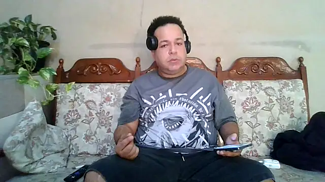 Snapshot of UrsoBissexualPauGrosso chatting on May 13, 2026, 4:48 pm UrsoBissexualPauGrosso online show from May 13, 2026, 4:48 pm
