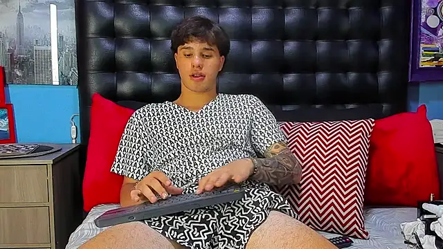 Snapshot of EXCLUSIVE8 chatting on April 6, 2026, 10:11 pm EXCLUSIVE8 online show from April 6, 2026, 10:11 pm