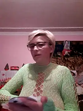 LunaBlaise online show from June 18, 2026, 5:50 pm