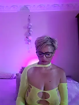 LunaBlaise online show from June 22, 2026, 7:49 am