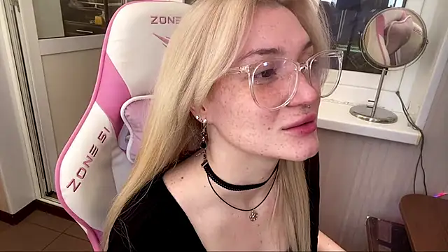 Snapshot of Just_Ash chatting on March 1, 2026, 7:43 am Just Ash online show from March 1, 2026, 7:43 am