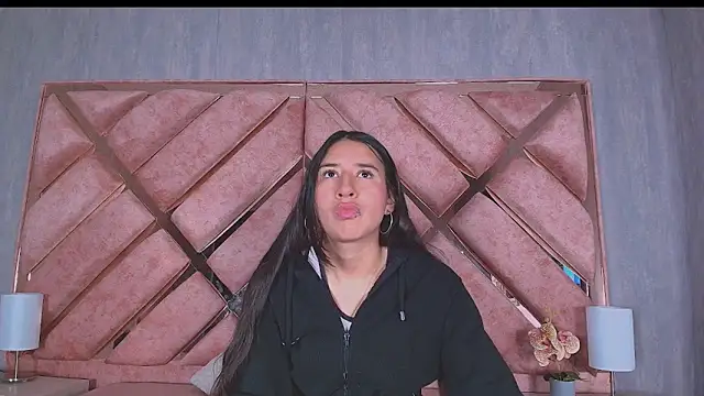 LilyRossi  online show from April 22, 2026, 12:28 pm