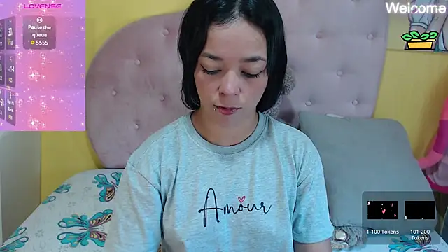 Snapshot of Sophiiee_Gray chatting on May 5, 2026, 12:57 pm Sophiiee Gray online show from May 5, 2026, 12:57 pm