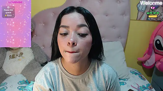 Snapshot of Sophiiee_Gray chatting on May 8, 2026, 1:44 am Sophiiee Gray online show from May 8, 2026, 1:44 am