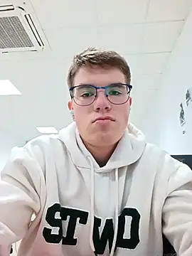 Snapshot of Alejandro27003 chatting on February 27, 2026, 10:26 am Alejandro27003 online show from February 27, 2026, 10:26 am