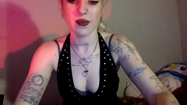 EmmyWet online show from April 15, 2026, 7:58 pm