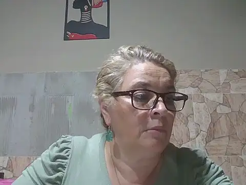 Snapshot of momismilf544 chatting on March 28, 2026, 2:44 am momismilf544 online show from March 28, 2026, 2:44 am