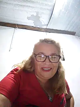 momismilf544 online show from April 15, 2026, 4:41 am