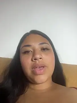 Snapshot of danniiq chatting on February 28, 2026, 1:39 am danniiq online show from February 28, 2026, 1:39 am