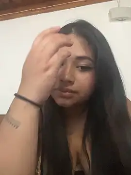 Snapshot of danniiq chatting on February 28, 2026, 8:21 pm danniiq online show from February 28, 2026, 8:21 pm