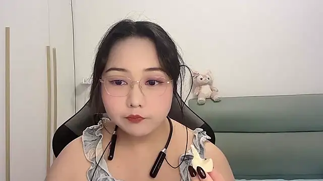 Susu-36E online show from May 4, 2026, 12:12 pm