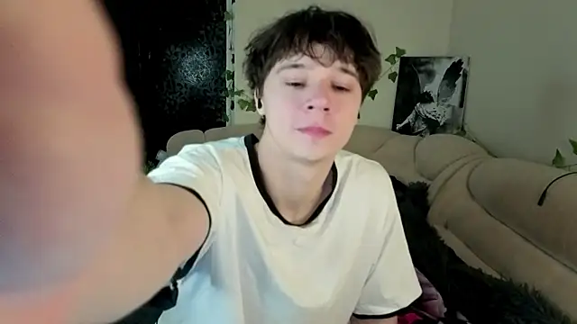 AnthonyCuutie online show from April 5, 2026, 6:43 am