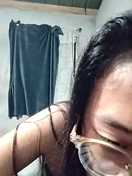 angelpinay44 online show from April 9, 2026, 4:45 pm