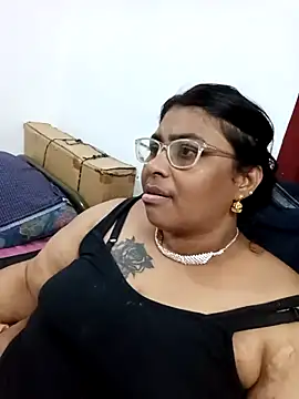 Snapshot of deepika-mallus chatting on March 2, 2026, 6:04 pm deepika-mallus online show from March 2, 2026, 6:04 pm