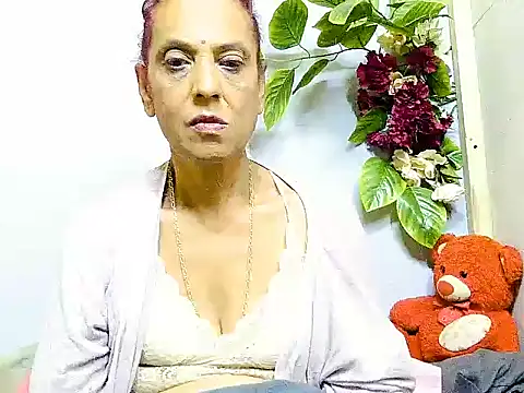 Hot queen58 online show from June 24, 2026, 5:06 am