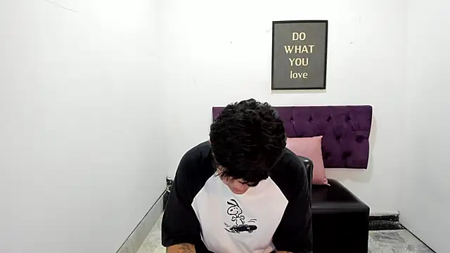 TomBoy Natali online show from April 4, 2026, 7:00 pm