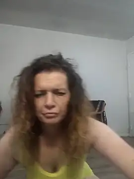 VelvetRae online show from April 14, 2026, 4:57 pm