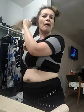 VelvetRae online show from April 16, 2026, 4:46 am