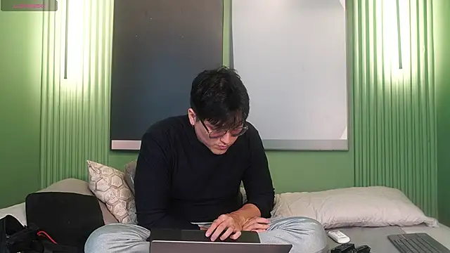 Mia and Belmonth online show from April 15, 2026, 6:59 pm