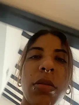 Snapshot of VioletaHills_ chatting on May 12, 2026, 12:35 pm VioletaHills online show from May 12, 2026, 12:35 pm