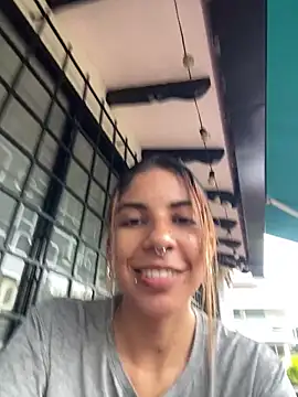 Snapshot of VioletaHills_ chatting on May 15, 2026, 12:23 pm VioletaHills online show from May 15, 2026, 12:23 pm