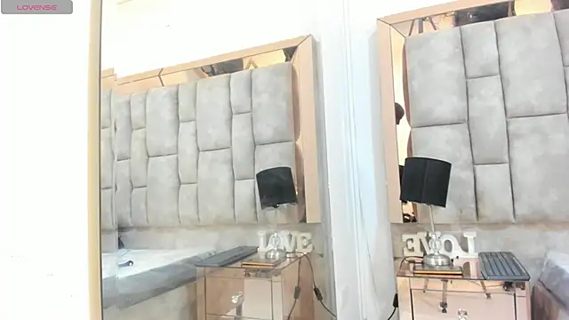 Titan Moreno  online show from April 18, 2026, 1:37 pm