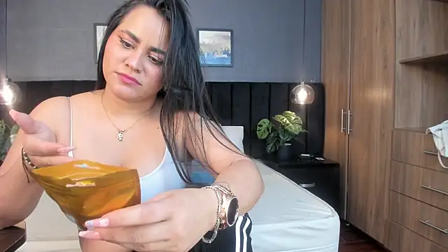 Snapshot of alejandra__garcia chatting on July 10, 2026, 3:22 am alejandra garcia online show from July 10, 2026, 3:22 am